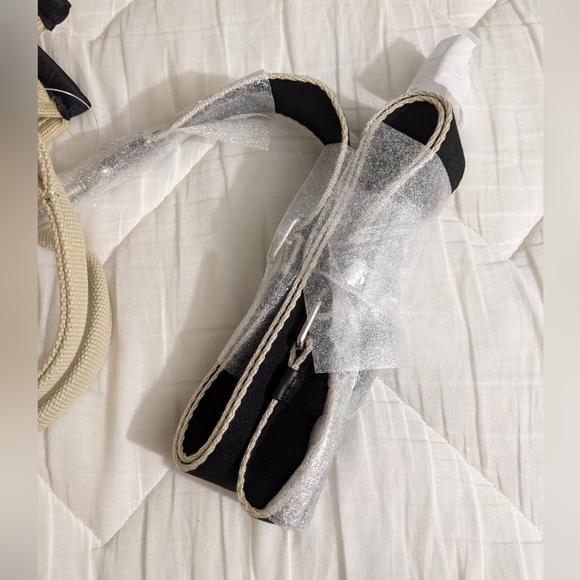 Marc Jacob's 'The Tote Bag' Canvas Small Tote Bag - Picture 4 of 8